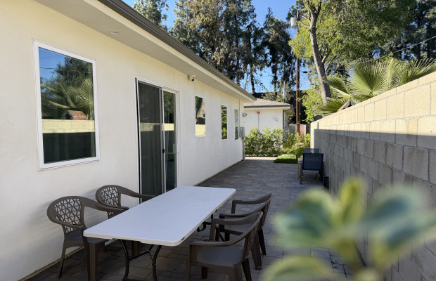 Board and Care in Van Nuys California 91406 at easeplacement.com - Ease Placement