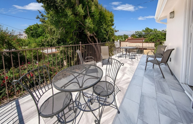 Board and Care in Los Angeles California 90035 at easeplacement.com - Ease Placement