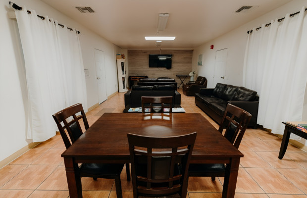 Assisted Living in Anaheim California 92801 at easeplacement.com - Ease Placement